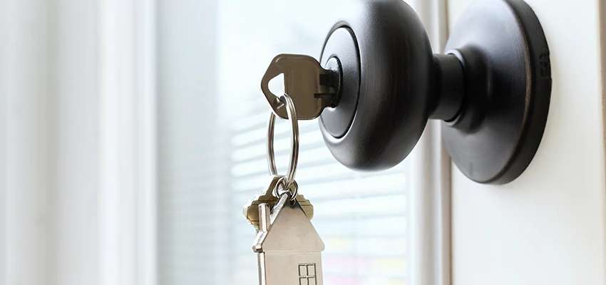 Bifold Door Knob Replacement in Stanford, California